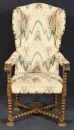 Fauteuil à oreilles – Chêne, décor tourné avec entretoise, assise et dossier rembourrés, H= 121 cm, probablement vers 1800