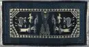 Chinois, 62 x 120 cm – antique, laine, fond bleu foncé, motifs d'animaux et d'arbres, traces d'usure