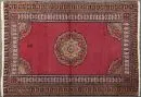 Chorrasan, Perzië, 114 x 165 cm – antiek, wol, plantaardige verfstoffen, rood veld, veelkleurig medaillon, meerdere borders, gebruikssporen