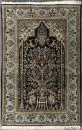 Tapis de prière Ghoum, Perse, 108 x 157 cm – laine, fond bleu foncé, grand motif floral, bordure principale bleu clair
