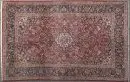 Tapis Kork-Keshan, Perse, 136 x 214 cm – ancien, laine, tissage très fin, fond rouge, pièce centrale multicolore, entourée de motifs floraux, bordure principale bleu foncé