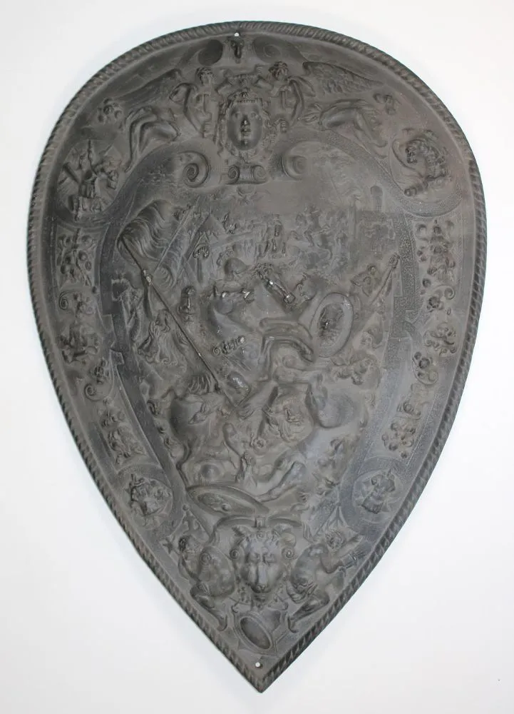 Historismus – Eisenschild mit Maskarons u