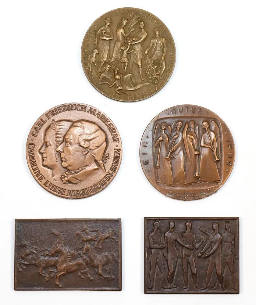 B.H.Mayer – 7 plaket, bronz převážně k přelomu roku.