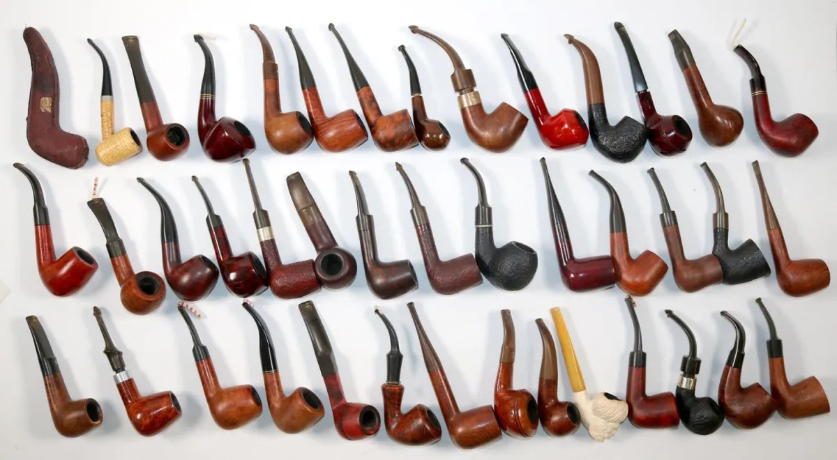 Collection de pipes. – Ensemble