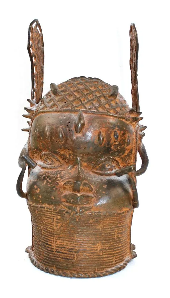 Bronzebüste eines – Oba, Königs Benin