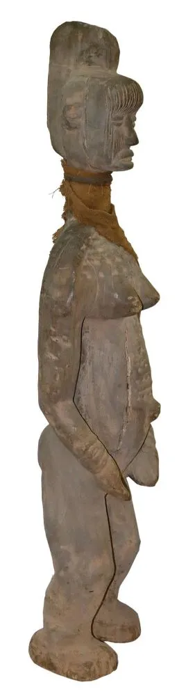 Igbo. – Große, stehnde weibliche Figur