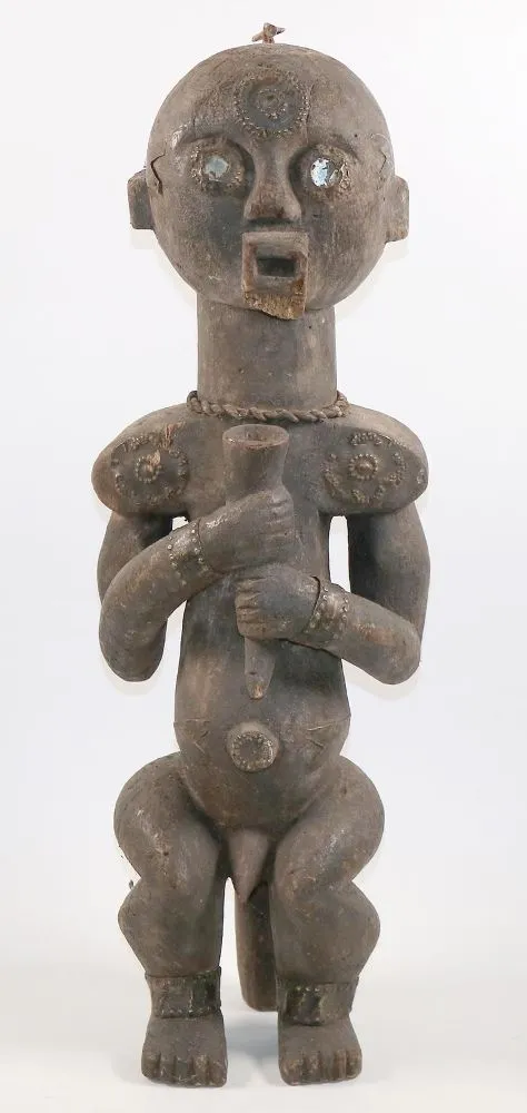 Kongo Schutzfigur. – Stehende männliche Figur