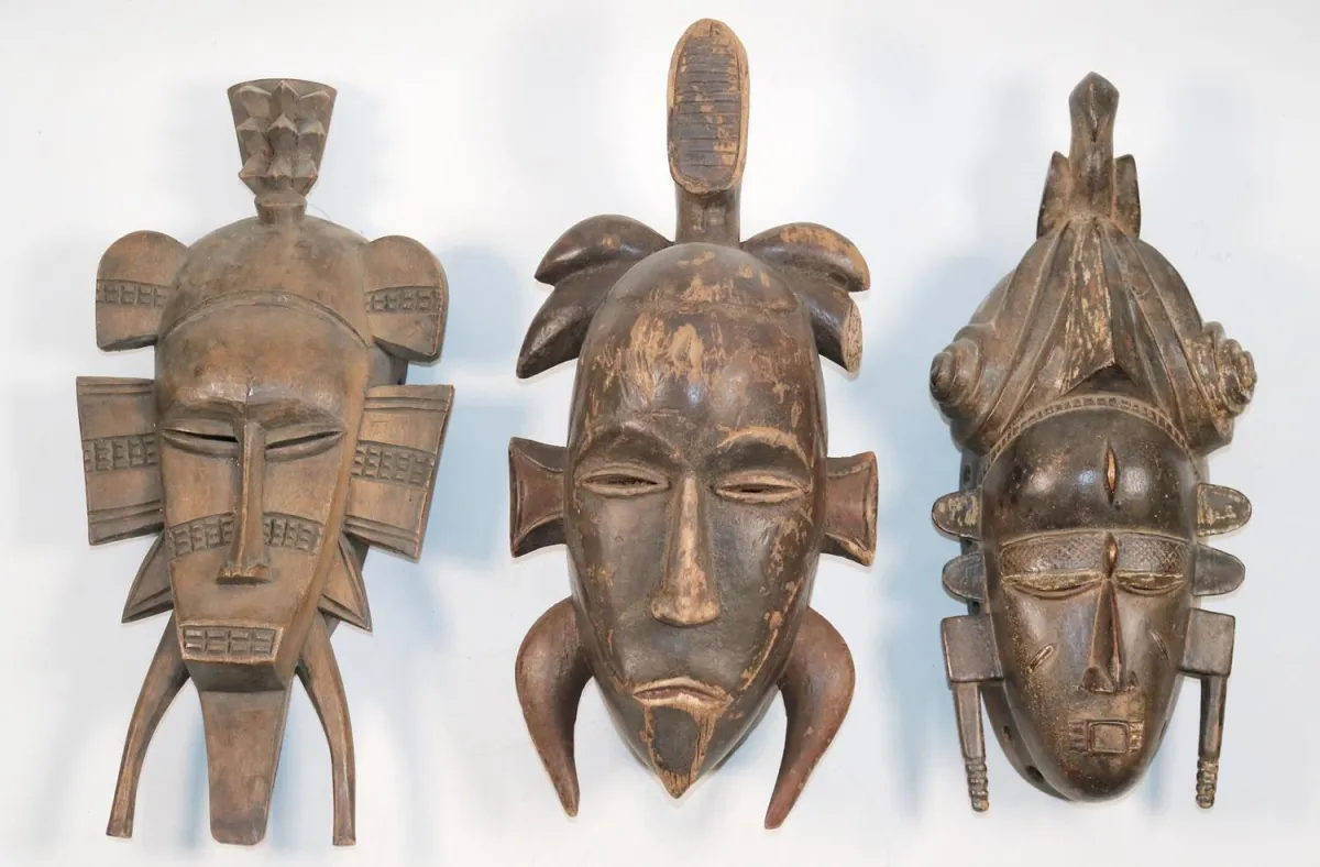 Senufo Côte d'Ivoire – Trois masques type Kpelie