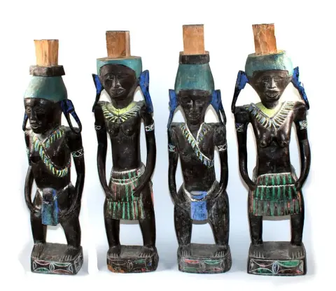 Yoruba Nigeria – 4 rzeźbione drewniane figury słupowe z polichromią