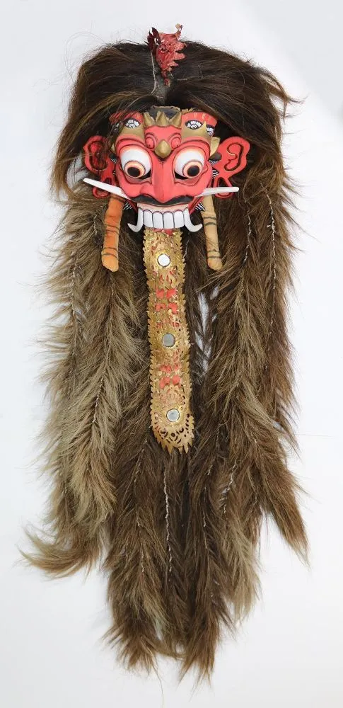 Barong, duża maska teatralna