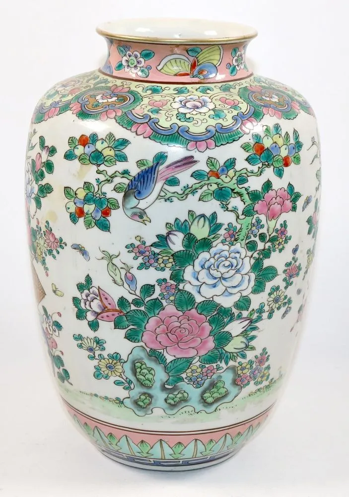 Chiny, wazon – dekoracja famille rose