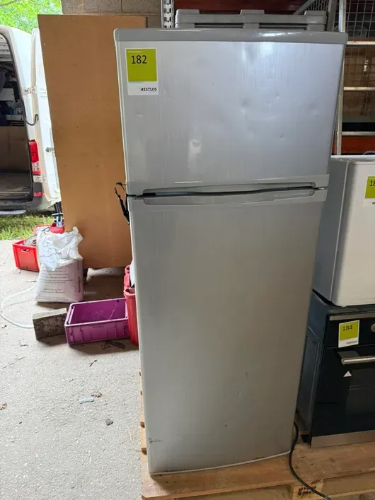 Fridge-freezer combination