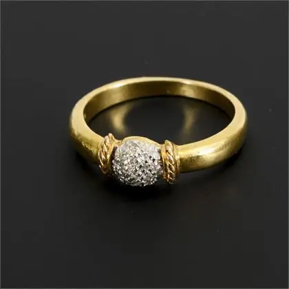 Bicolor ring with spherical head and small diamonds
