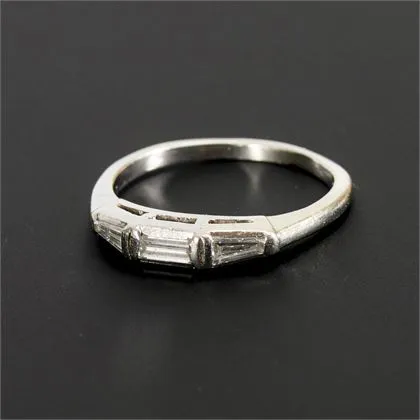Platina ring met 3 diamanten