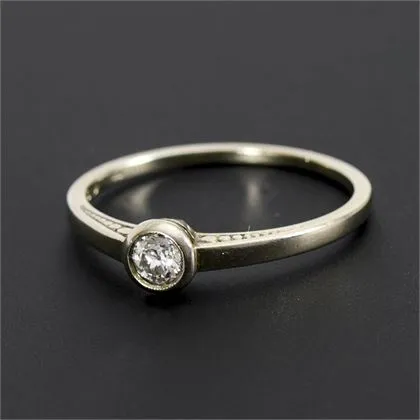 Ring met historische solitaire