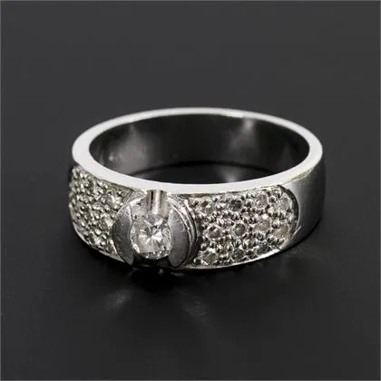 Bague bandeau avec diamants
