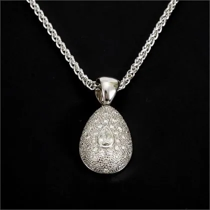 Pendentif avec grand diamant en forme de poire sur chaîne