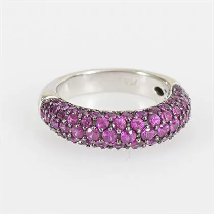 Bague avec pierres rouges pavées, probablement rubis