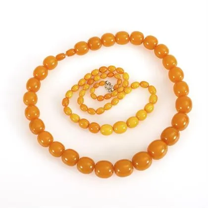 2 colliers en ambre