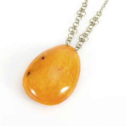 Grote barnstenen hanger aan ketting