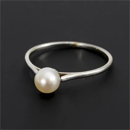 Bague avec perle