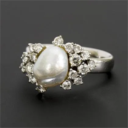 Ring met barokparel en diamanten
