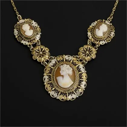 Collier vintage avec camées en coquillage