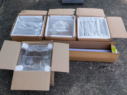 Losbox, Tischaufsteller, Vorhänge weiß