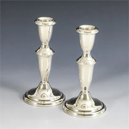 Bir çift sade gümüş şamdan. Empire Sterling