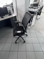 1 Drehstuhl mit Armlehnen