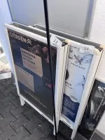 2 présentoirs publicitaires pliants