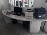 1 biurko, ok. 5 mb, półokrągłe