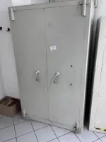 1 сейф, 2-дверный