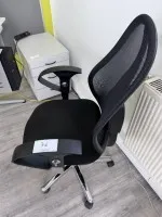 1 Drehstuhl mit Armlehnen
