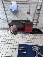 1 workbench with vice