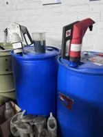 2 pompes à fût d'huile