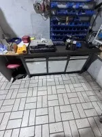 1 workbench with various small tools and hand machines