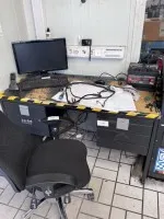 1 Schreibtisch mit Drehstuhl