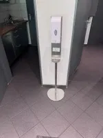 1 Handhygienespender mit Standfuß