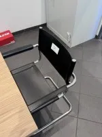5 krzeseł dla gości