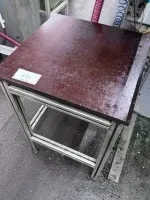 2 odkládací stoly