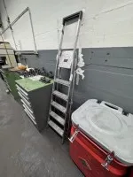 1 échelle pliante en aluminium