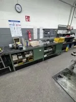 1 Werkbank mit Schraubstock