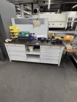 1 workbench with work stool