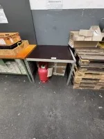 1 table en profilés d'aluminium