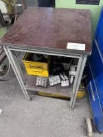 1 odkládací stůl