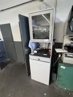 1 armoire informatique avec PC, écran TFT et divers instruments de mesure