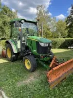 1 Compact 4WD tractor John Deere 3045 R with attachments