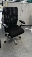 1 office chair with armrests - pickup after approval