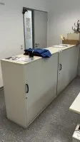 2 Aktenquerrollladenschränke - Abholung nach Freigabe −
